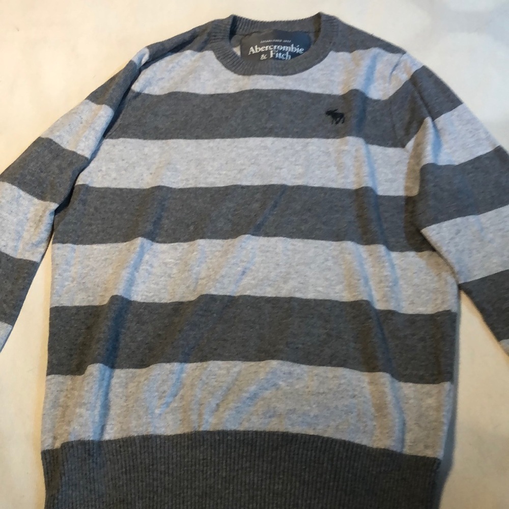 Abercrombie and Fitch sweater. Men’s M.
